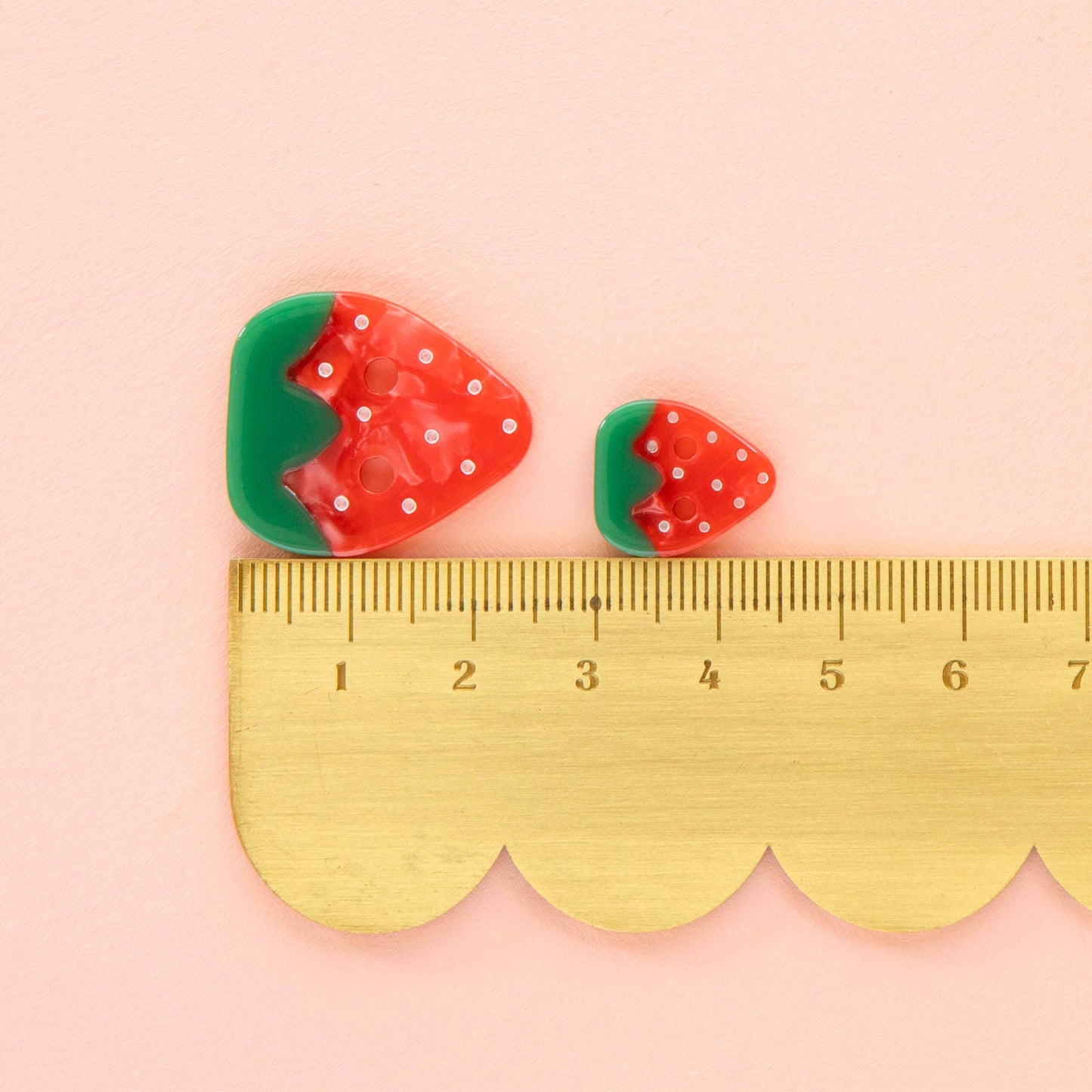 Strawberry Shirting Size 0.6" Buttons
