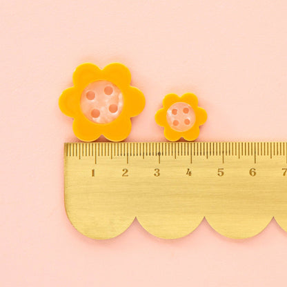 Yellow Daisy Shirting Size 0.6" Buttons