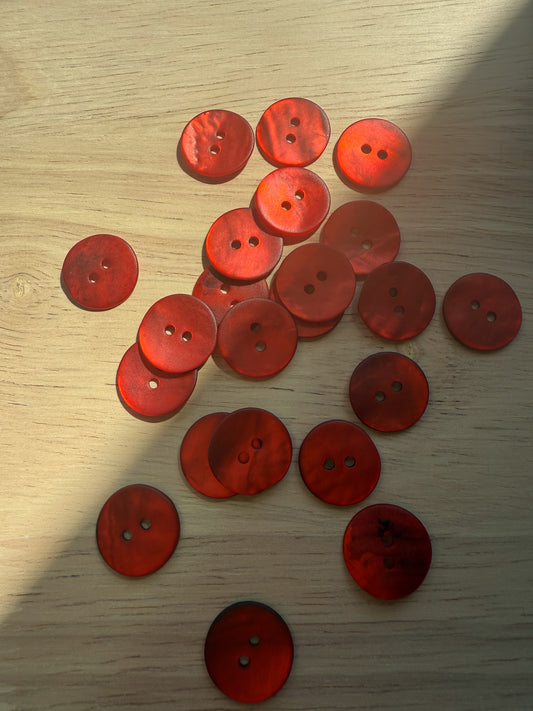 Warm Red Shell Buttons - 0.6" (sold by the button)