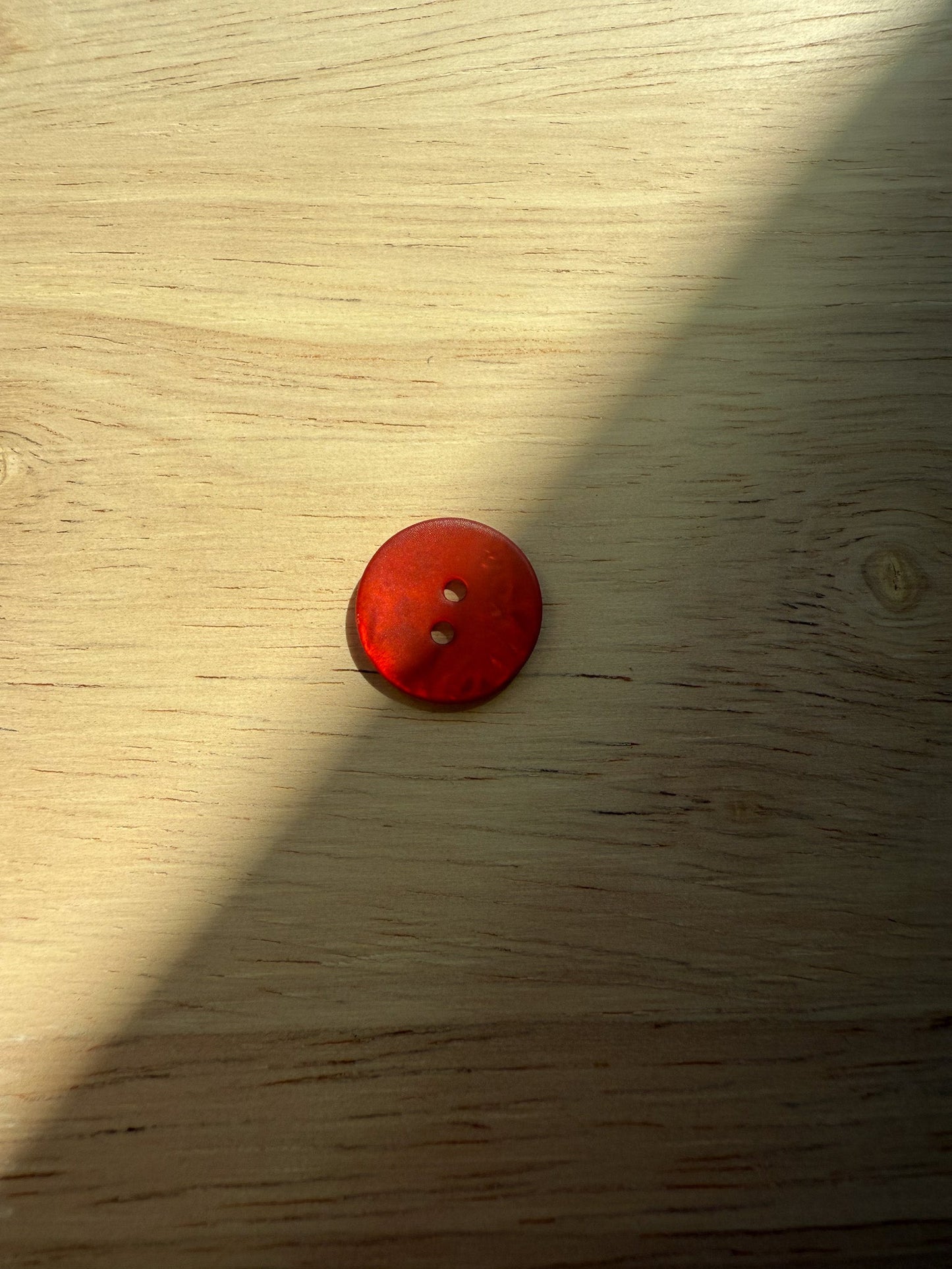 Warm Red Shell Buttons - 0.6" (sold by the button)