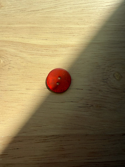 Warm Red Shell Buttons - 0.6" (sold by the button)